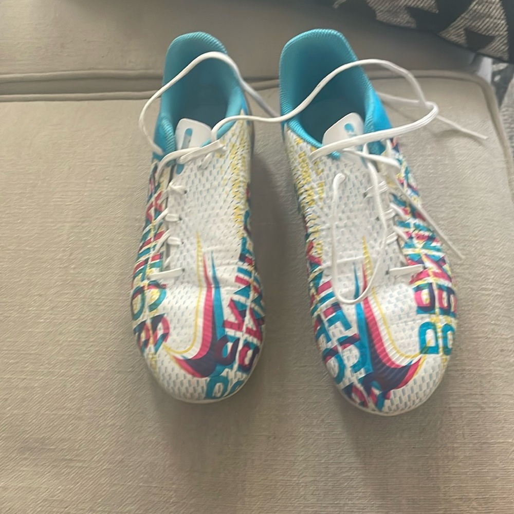 brand new nike phantom cleats